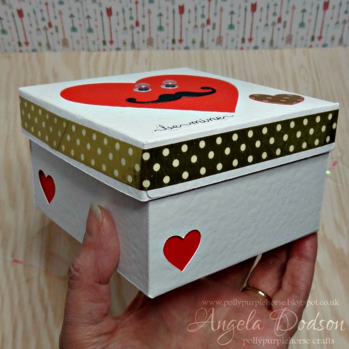 A4/C4 White Aperture Greeting Card Boxes X 5 Per Pack Gift Boxes A4/C4 White Aperture Greeting Card Boxes X 5 Per Pack Gift Boxes