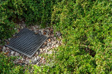 The best kinds of drainage aggregate range from gravel, to crushed stone, to pea gravel.