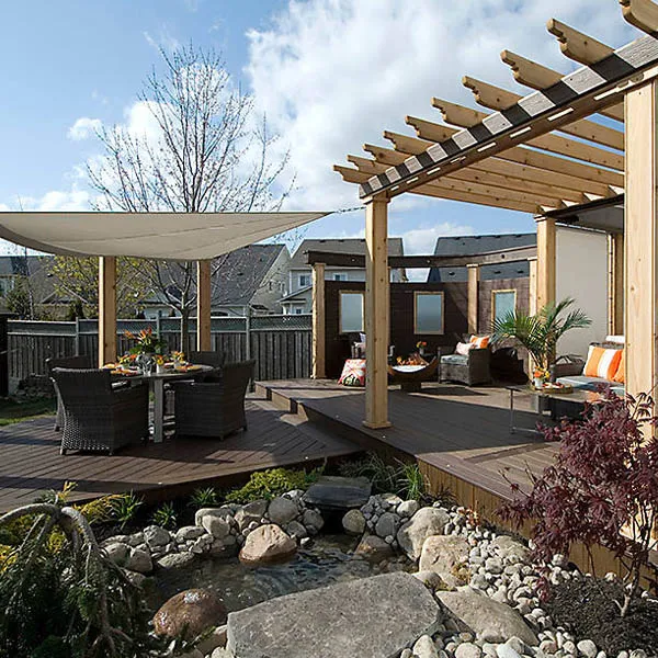 Trex Transcend® decking in Spiced Rum and Lava Rock