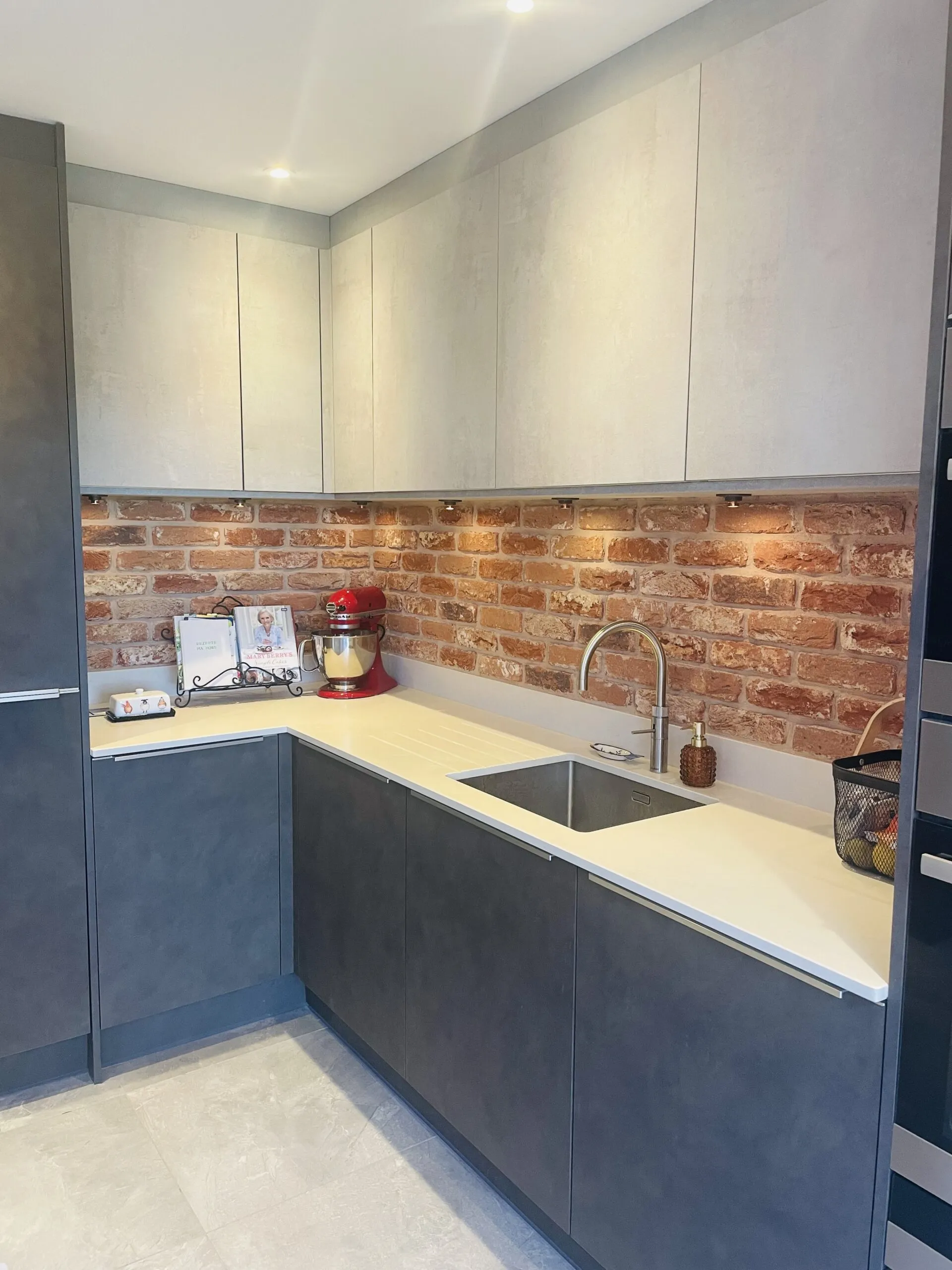 Brick effects are perfect for kitchen spaces, giving them a rustic feel. Brick effects are perfect for kitchen spaces, giving them a rustic feel.