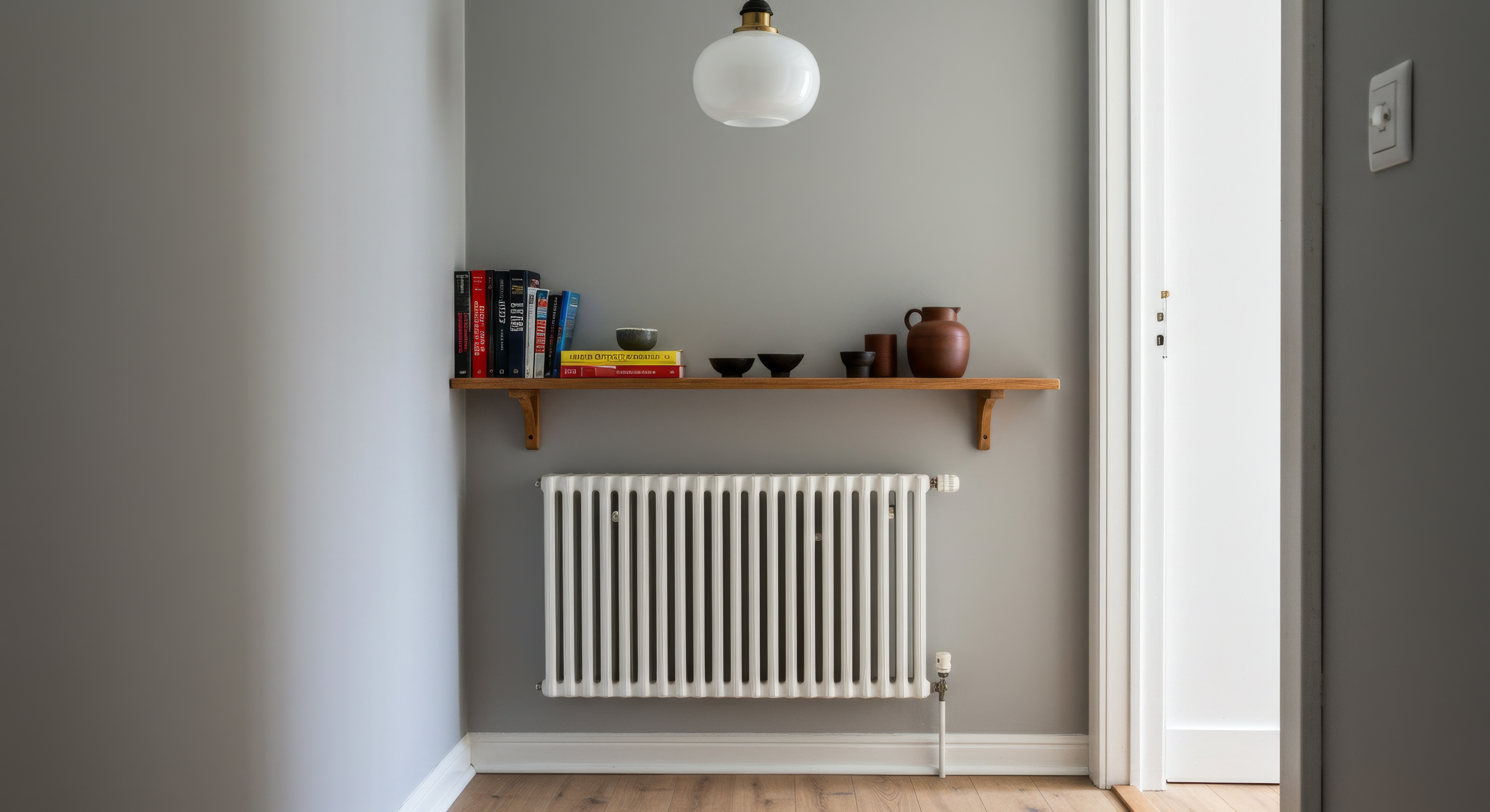 Radiator shelf with wooden linings and decorative items placed on top