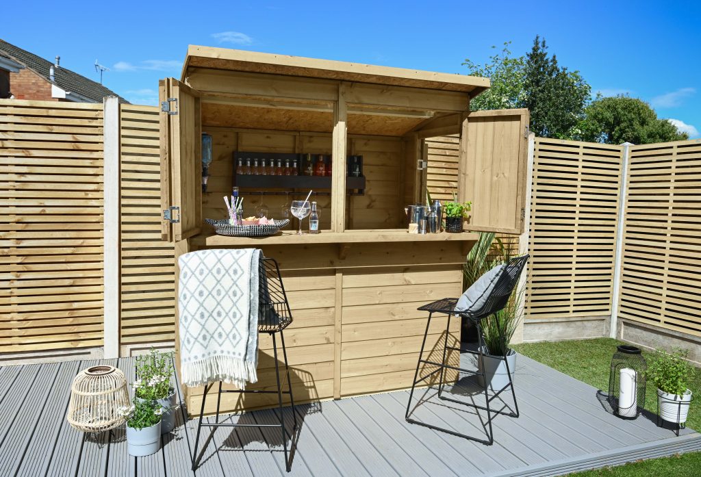 Garden Shed bars are on the rise in the UK, so read this guide to figure out some inspiring garden bar ideas!