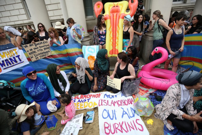 Francia, Consiglio di Stato annulla il divieto del Burkini