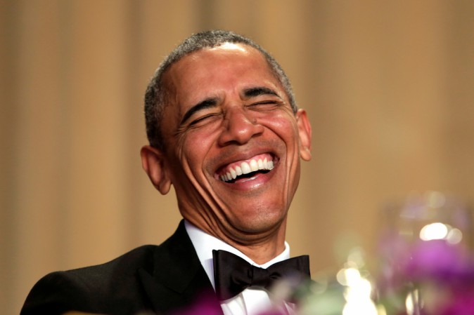Barack Obama e il saluto alla stampa con tanto di mic drop
