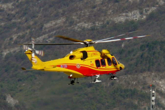 Precipita un elicottero presso l'Aquila, sei morti