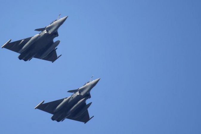 La Francia bombarda Mosul roccaforte Isis in Iraq