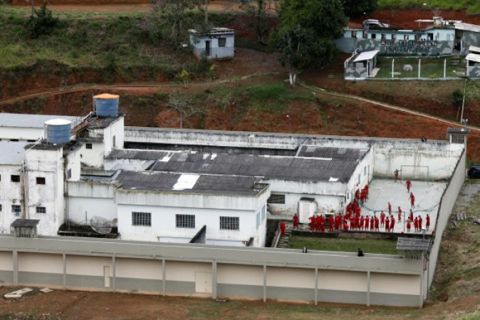 60 morti (6 decapitati) in scontri tra bande nel carcere brasiliano