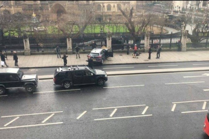 Londra, spari davanti al Parlamento e auto sulla folla: ucciso assalitore
