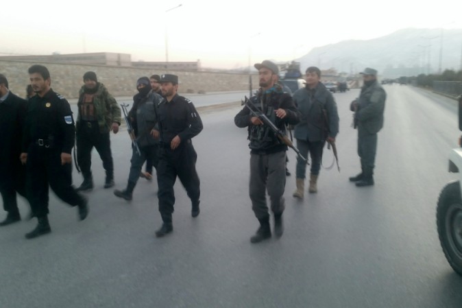I Taliban hanno rivendicato due esplosioni a Kabul in cui hanno perso la vita almeno 23 persone
