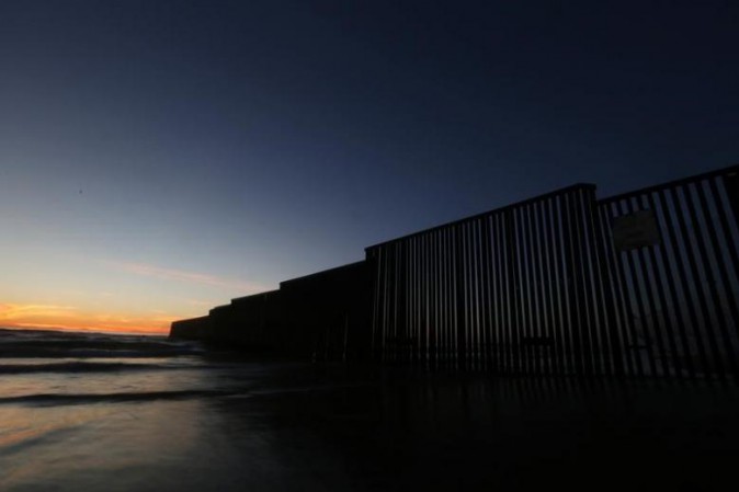 Usa: Trump e il muro col Messico da un miliardo di dollari Usa: Trump e il muro col Messico da un miliardo di dollari