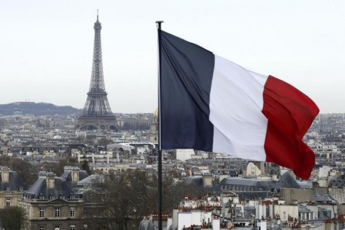 Parigi: scontri e aggressioni al comizio di Marine Le Pen del FN