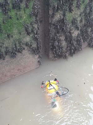 Commercial Dive Team Stop Logging Lock Gates