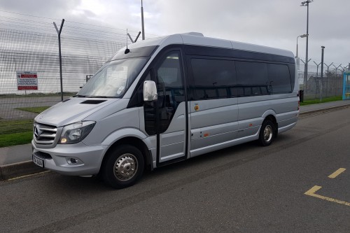 Choosing the Minibus Hiring Services in Heathrow