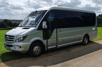 Travel the entire city with a Minibus hire