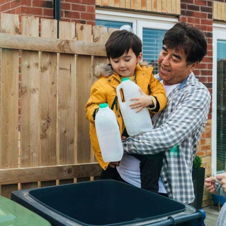 Fresh Wheelie Bins Wheelie bin cleaning Kettering wheelie bin