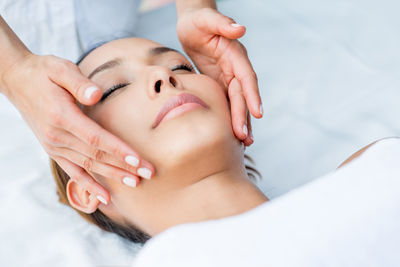 Beauty Salon Bristol, Hollywood Waxing in Bristol, Eyebrow Threading