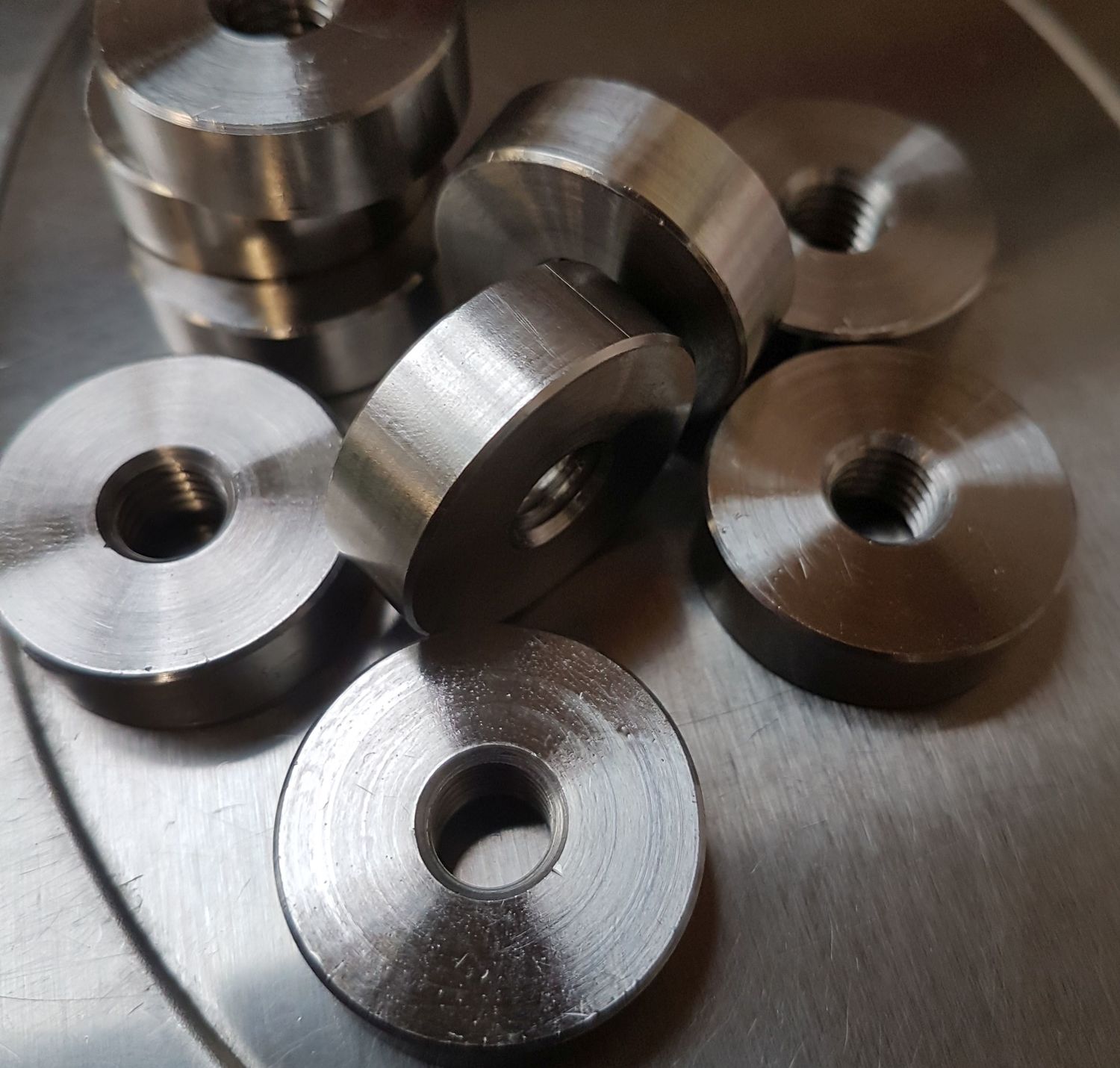 Round internally threaded nuts