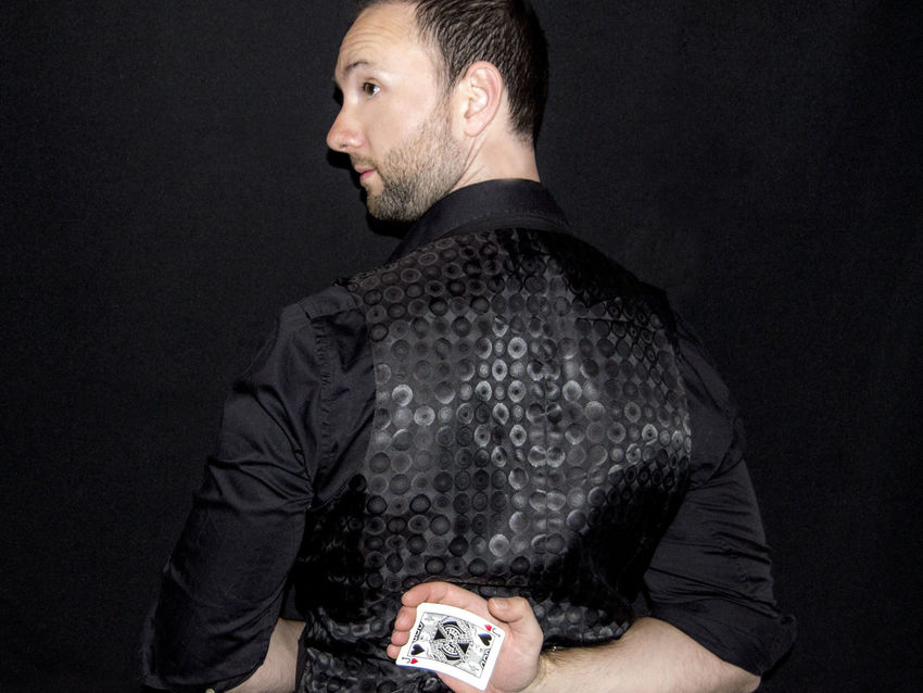 Magician Cardiff, Wedding Entertainer Cardiff, Magician Corporate Events Cardiff
