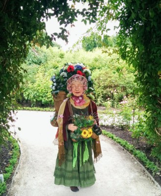 FLORAL PUPPETRY