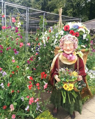 FLORAL PUPPETRY