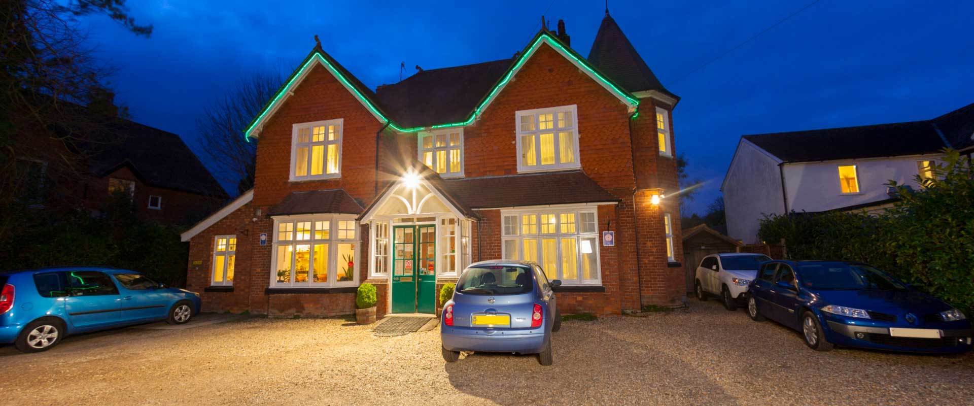 Gatwick Turret Bed & Breakfast Near Gatwick Airport Bed and Breakfast Near Gatwick Turret Bed & Breakfast Near Gatwick Airport Bed and Breakfast Near