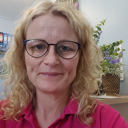 Kate Guy-Coombes (Manager and proprietor)