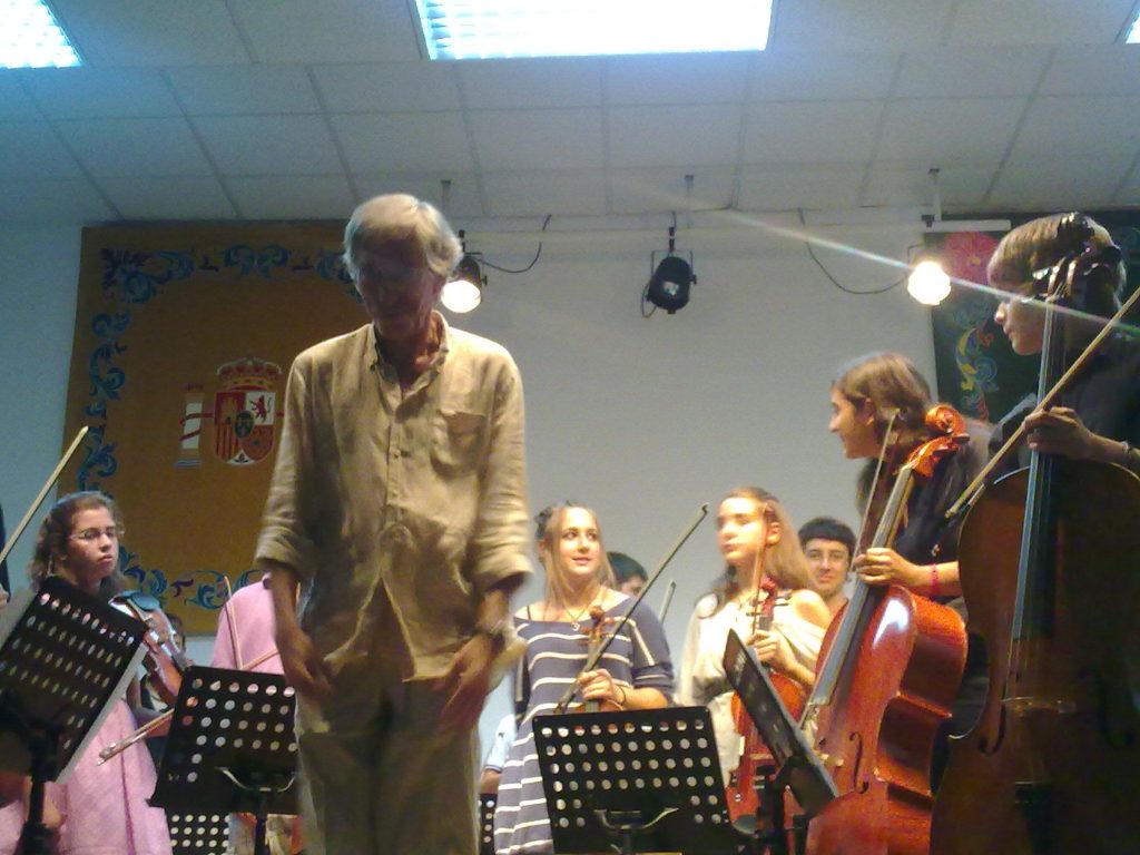 El maestro Dionisio Rodriguez al frente de la Orquesta Curso Policuerda. Toledo Septiembre 2.010.
