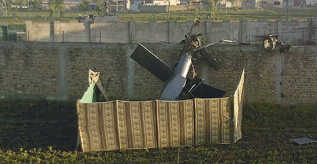 Helicóptero de los SEAL abandonado en la mansión de Bin Laden.