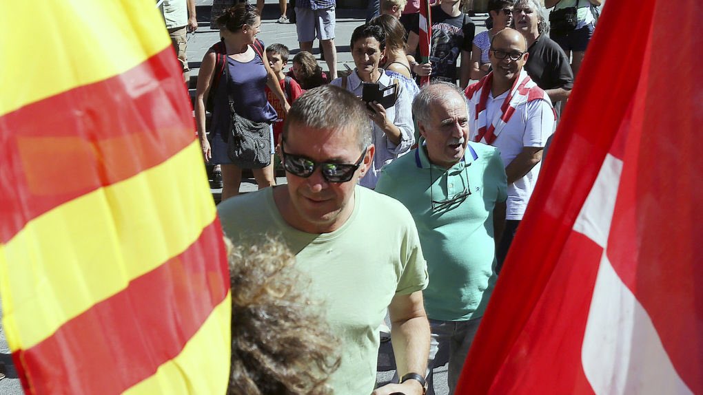 El procés ha contado con el apoyo explícito de una manifestación de etarras liderados por Otegi. Terrorismo e independentismo, de la mano.