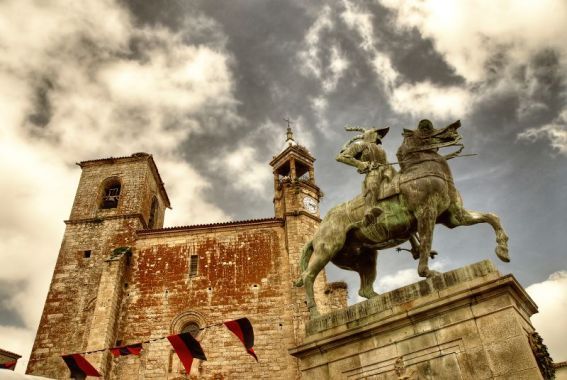 La estatua de Francisco Pizarro en la plaza de Trujillo