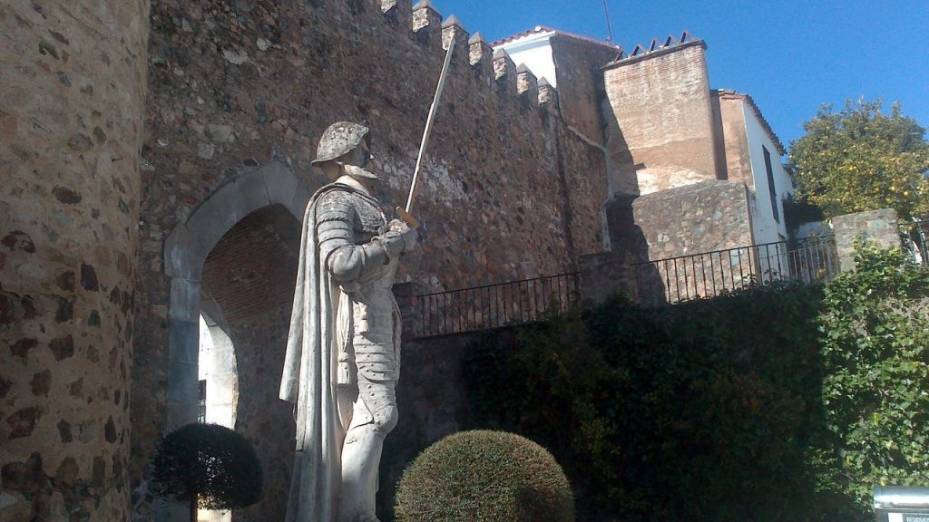 Monumento a Hernando de Soto en la Puerta de Burgos de Jerez de los Caballeros.