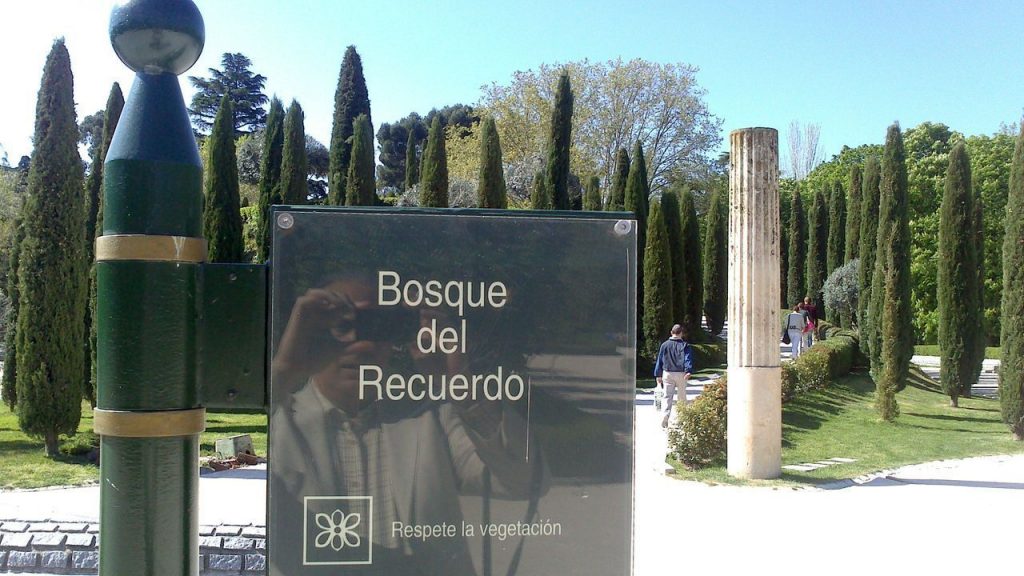 El bosque del recuerdo en el Parque del Retiro. Madrid