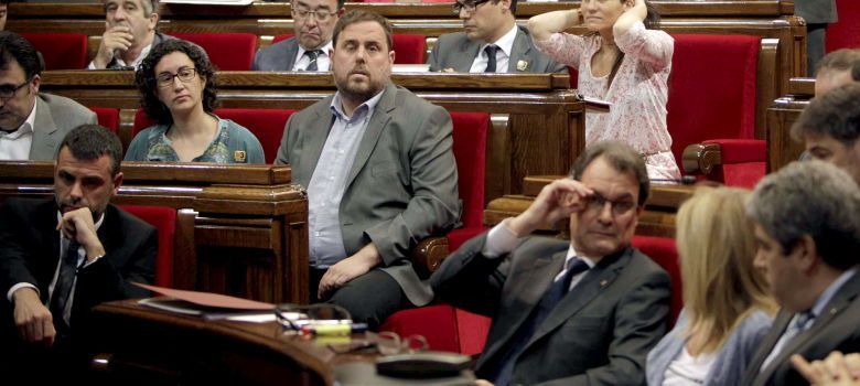 Junqueras y Mas en su Parlamento del País de Nunca Jamás