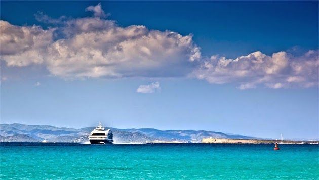 Ferry en el mediterráneo