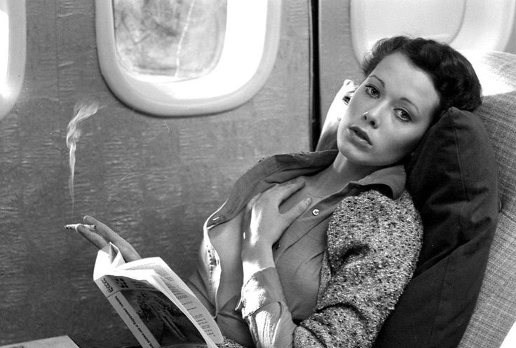 Sylvia en el avión