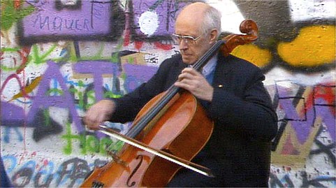 Rostropovich en el muro de Berlín