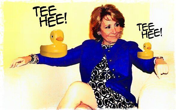 Siempre será la Khalessi del Pp. Ojo con los patitos dragón