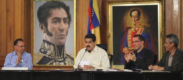 Maduro prohíbe trabajar los viernes para reducir el consumo de agua y luz