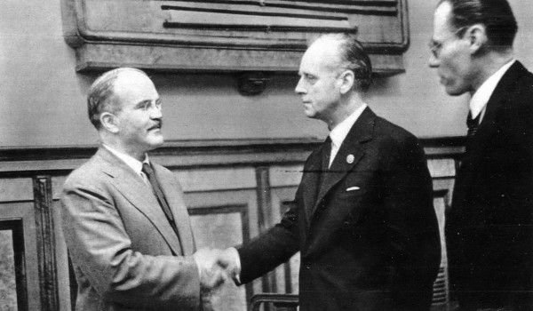 el 23 de agosto de 1939 se firmaba un tratado que parecía imposible