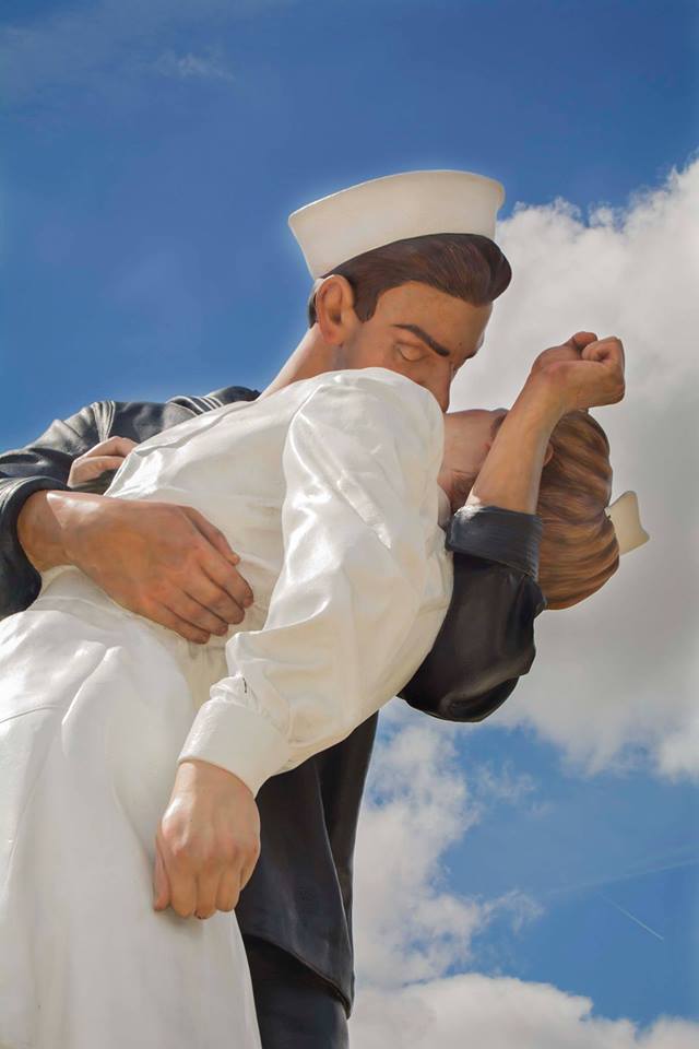 el-famoso-beso-despues-de-la-guerra-mundial