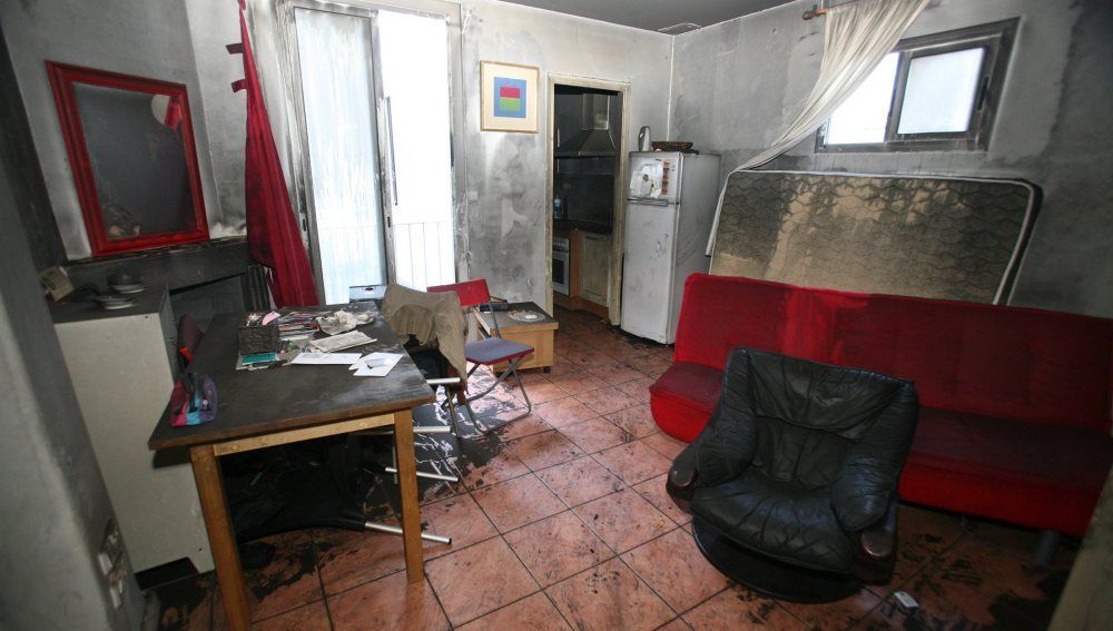 Muere en el incendio de su casa una anciana que la iluminaba con velas con la luz cortada desde hace dos meses