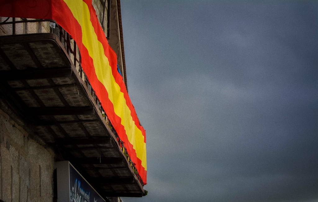 La policía y también los jueces, no hacen ni mas ni menos que cumplir las normas y leyes que los políticos elaboran