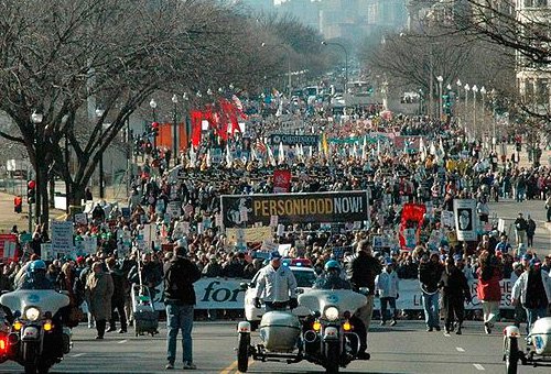 Multitudinaria Marcha por la Vida en Washington, desafiando al frío por el fin del aborto