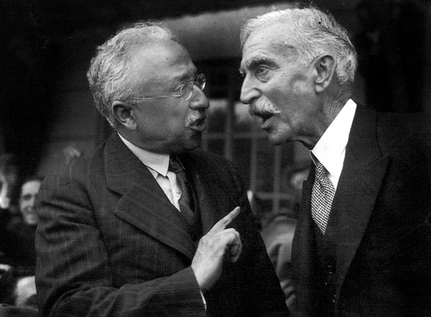 Niceto Alcalá-Zamora, presidente de la Segunda República, conversa con el presidente de la Generalitat de Cataluña, Francesc Macià, en 1931