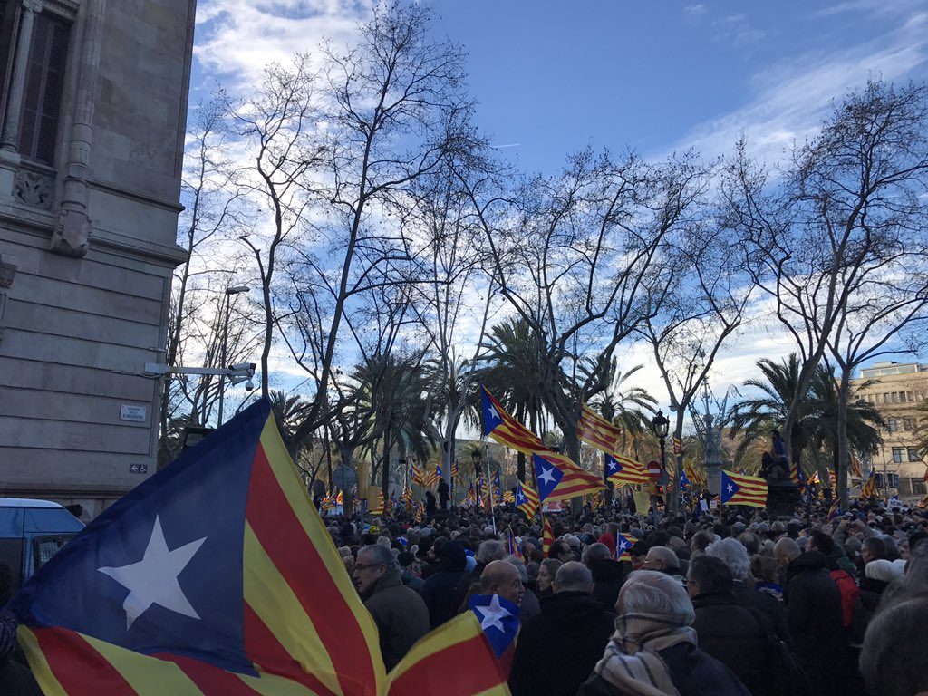 Contra el estado de Derecho y la Democracia