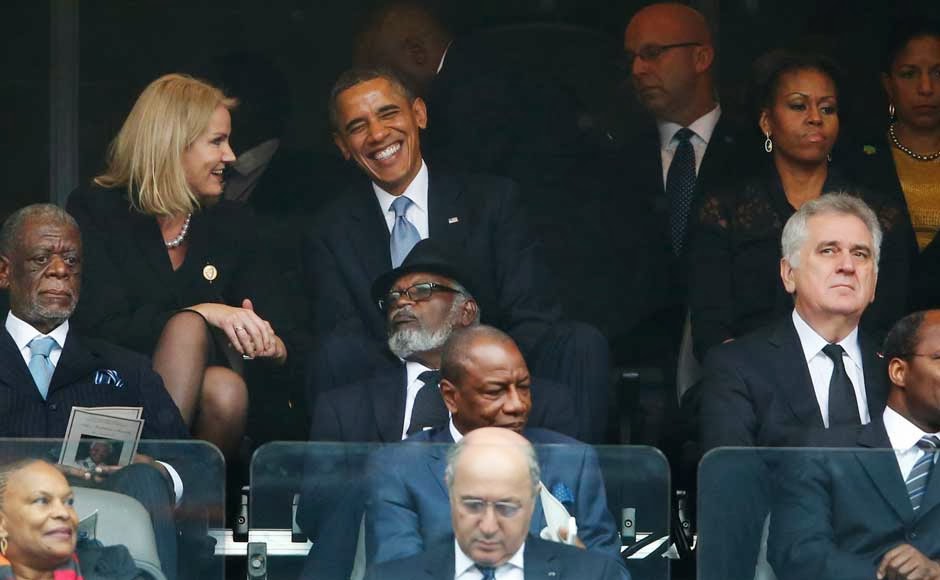 Michelle, finalmente, cambió el asiento a su marido y se colocó en medio