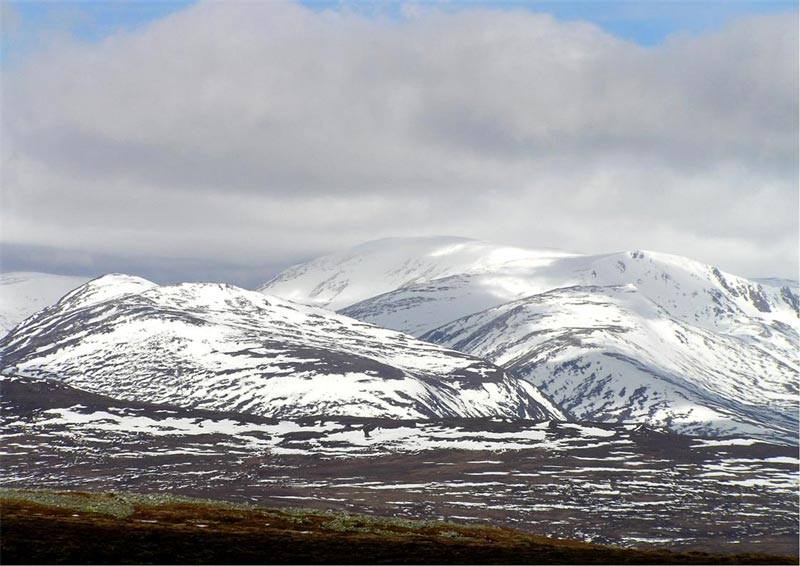 los pasos de Ben Macdui, el pico más alto de Cairngorms, el segundo en altura de todas las islas británicas