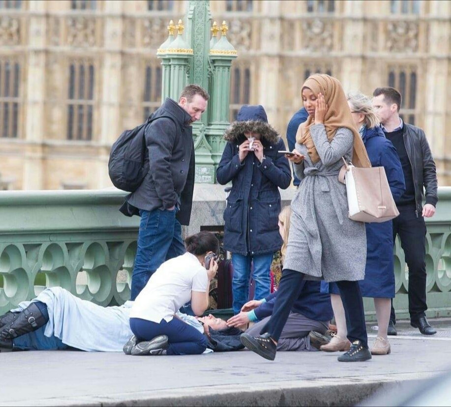 Y así es como reacciona una musulmana moderada ante el atentado de Londres.jpg