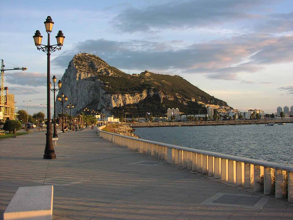 GIBRALTAR ASEDIA A ESPAÑA
