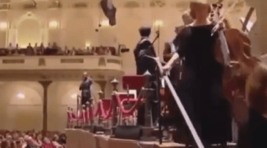 La Orquesta de Holanda abandona el escenario cuando su director quiso dar una conferencia